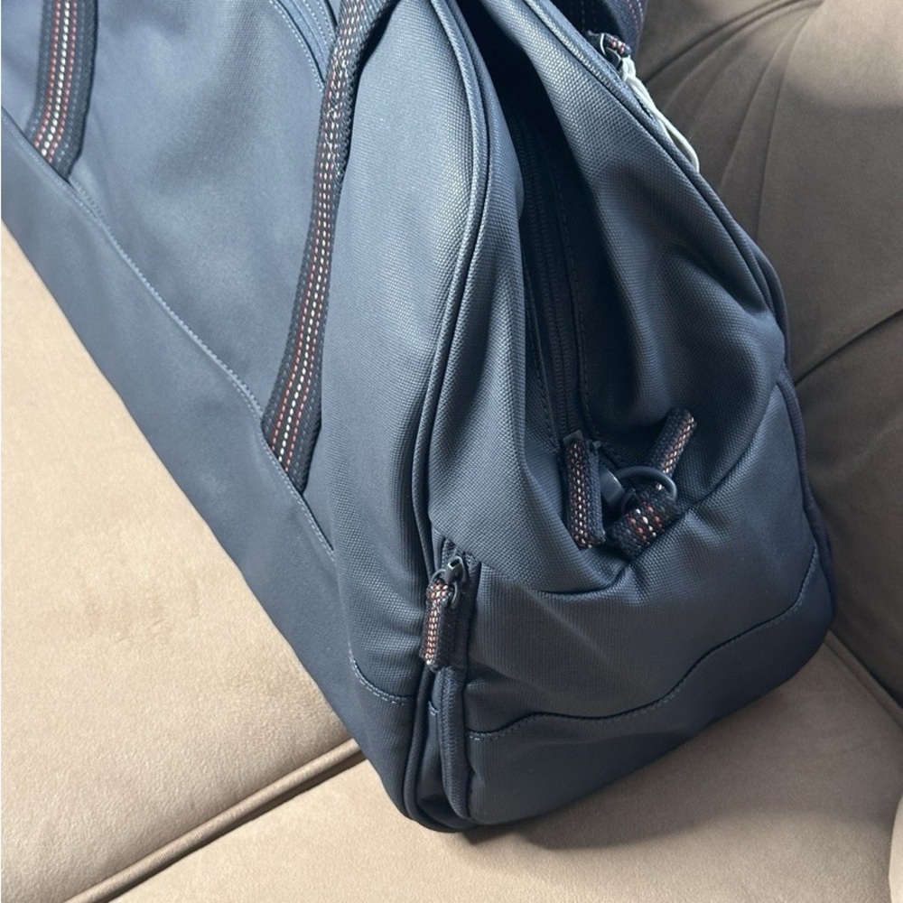 Marine Layer Nave Weekend Bag Stylish - Picture 4 of 5